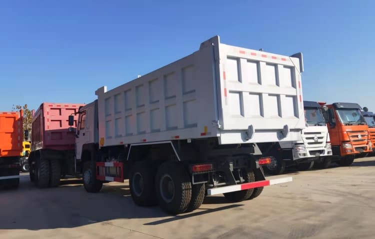 Sinotruk Howo Dump Truck 371 6x4 for sale in Guinea