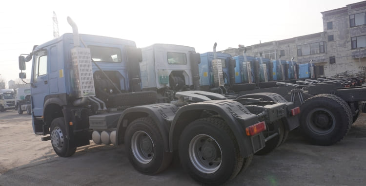 Sinotruk Howo Tractor Trucks 371 6x4 for Sale in Guinea Kamsar