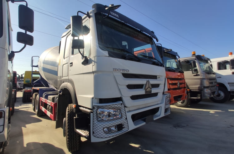Sinotruk Howo 371 Concrete Mixer Truck for Sale in Guinea