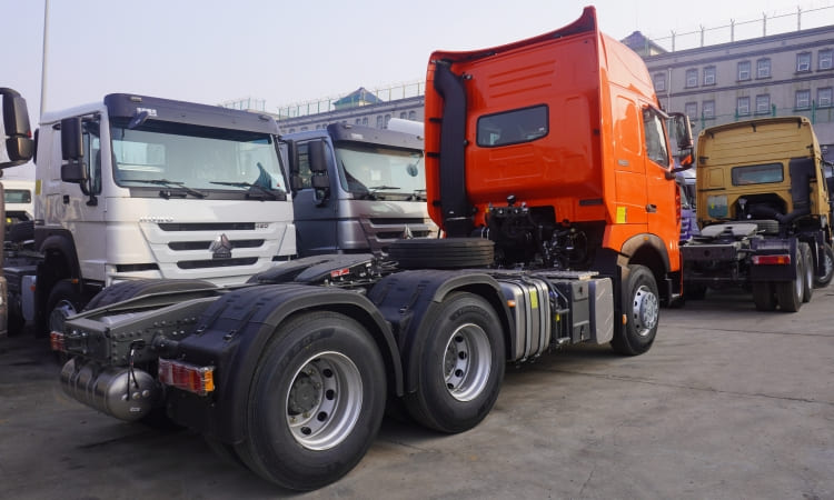 Howo Sinotruk Trucks Tractor Trailer T7H 440 for Sale in Guinea