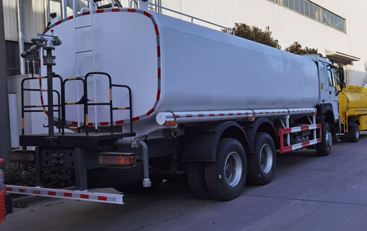 Sinotruk Howo Water Tanker Truck for Sale in Guinea