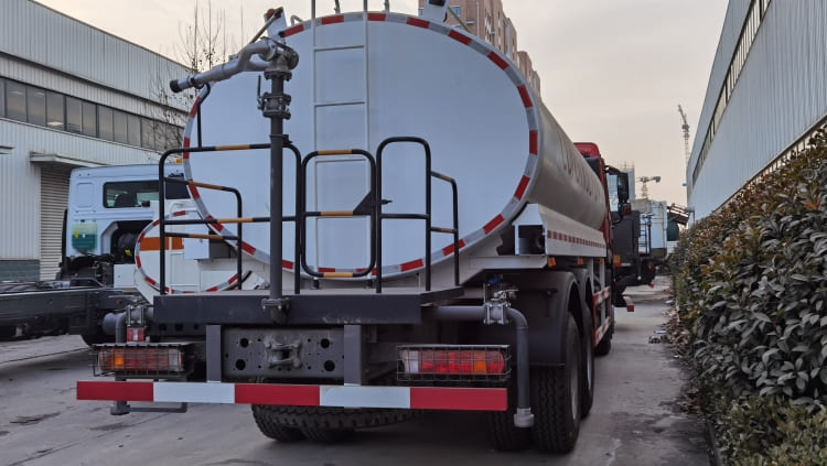 Sinotruk Howo Water Tanker Truck for Sale in Guinea