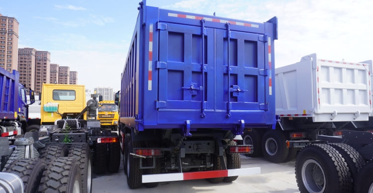 Sinotruk Hohan Howo New Model 8x4 Tipper Truck for Sale in Guinea