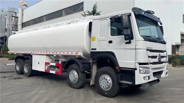 Howo 336 8x4 Tanker Lorry Semi Truck for Sale in Guinea Labe