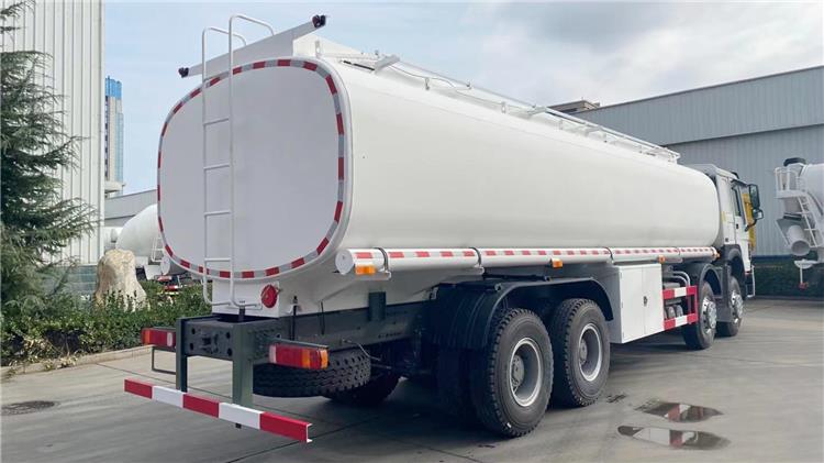 Howo 336 8x4 Tanker Lorry Semi Truck for Sale in Guinea Labe