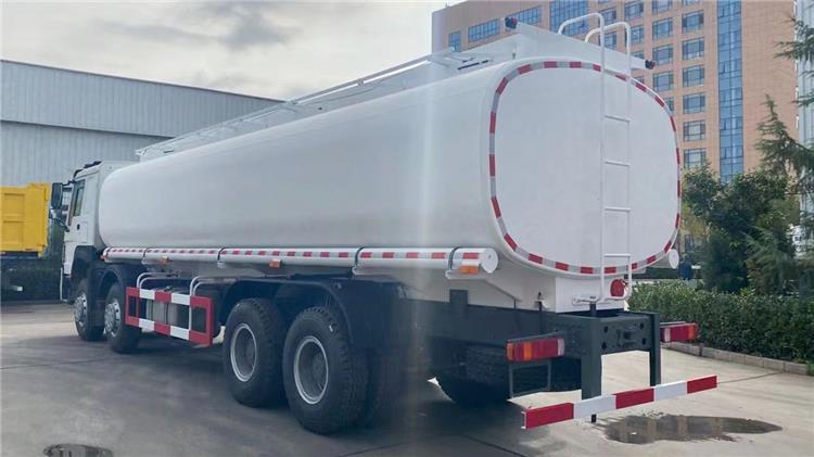 Howo 336 8x4 Tanker Lorry Semi Truck for Sale in Guinea Labe