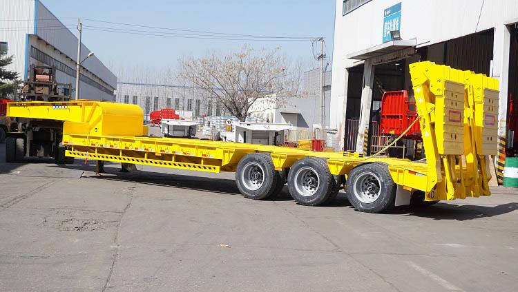 Used Tri Axle Low Loader Truck Trailer for Sale in Guinea Kankan