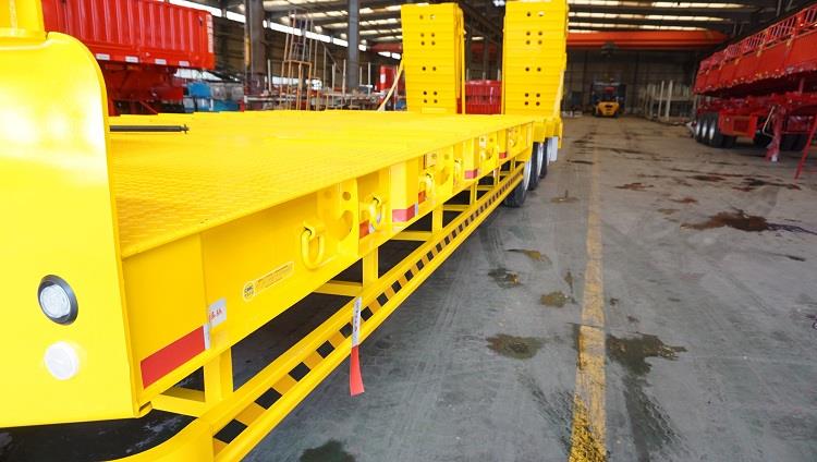 Used Tri Axle Low Loader Truck Trailer for Sale in Guinea Kankan