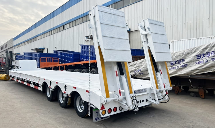 Tri Axle 80 Ton Low Drop Deck Semi Trailer for Sale in Guinea