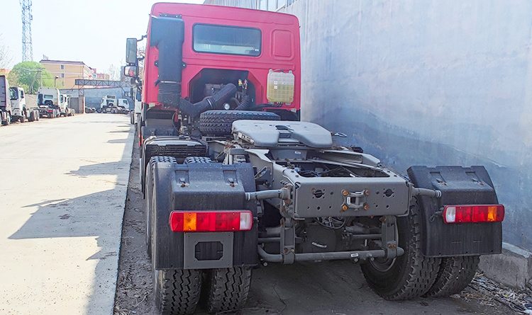 Sinotruk Howo 6x4 Tractor Truck for Sale Price in Guinea