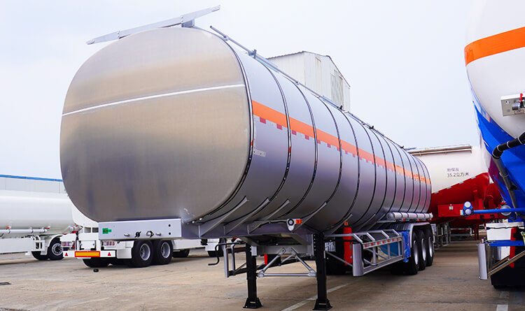 Stainless Steel Tanker - Fuel Tanker Trailer for Sale in Guinea